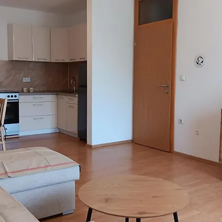 Apartman Relax - Naturally Cool - North-facing - Near The River