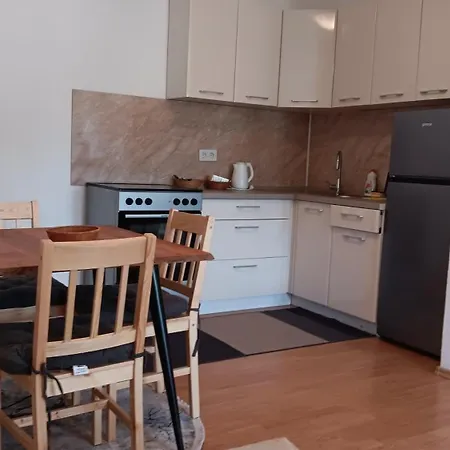 Apartman Relax - Naturally Cool - North-facing - Near The River
